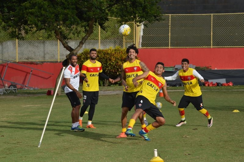  Com seis desfalques, Vitória relaciona 21 jogadores para enfrentar o Sport