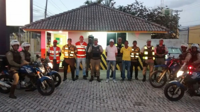  Agentes de Trânsito e PM abordam mais de 100 veículos na Estrada do Coco