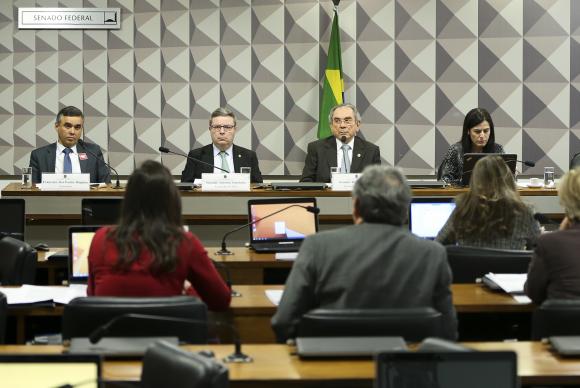  Impeachment: comissão encerra semana com depoimentos de testemunhas de defesa