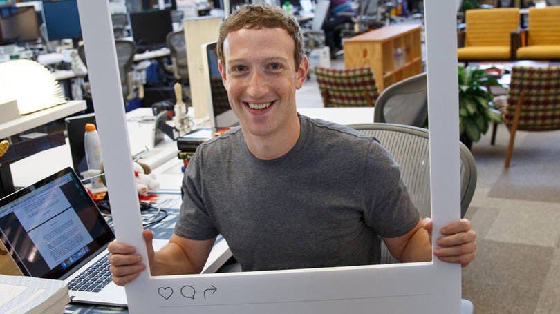  Paranoico? Mark Zuckerberg cobre a câmera de seu notebook