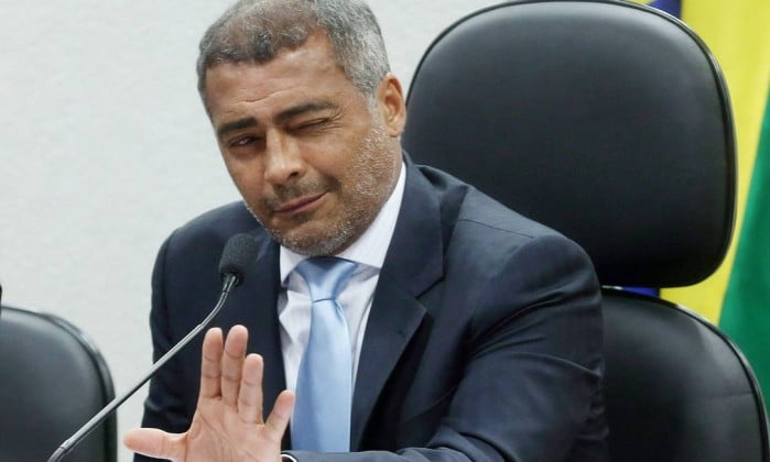  Romário desiste de candidatura à Prefeitura do Rio