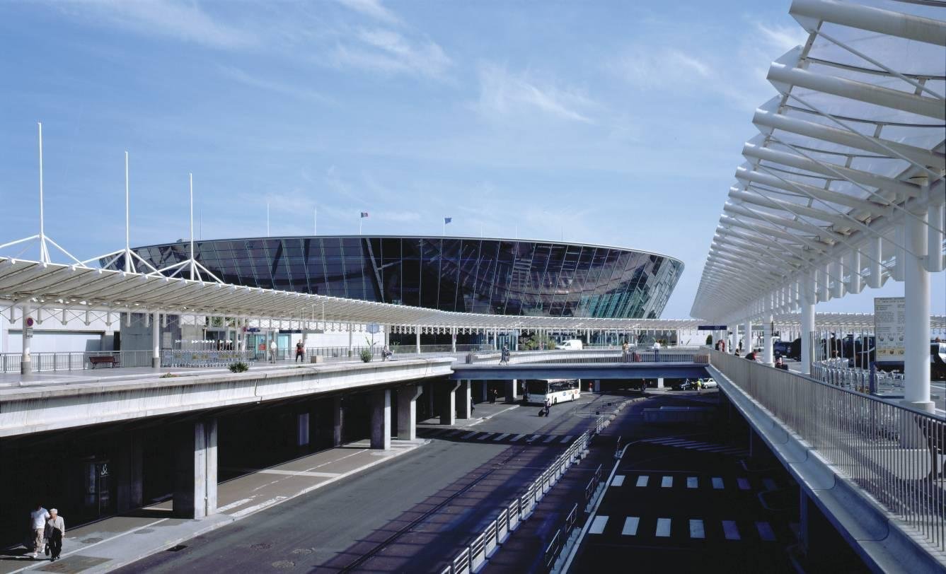  Aeroporto na França é evacuado após suspeita de atentado terrorista