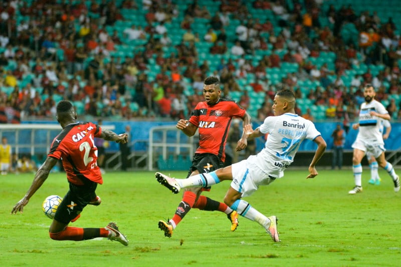  Vitória perde para o Grêmio e segue ameaçado de rebaixamento