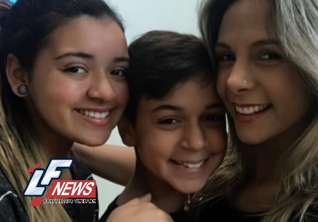  Carla Perez posta foto para acalmar fãs após furacão pela Florida