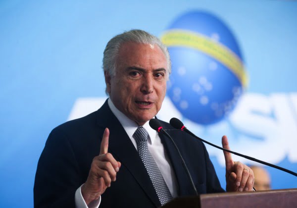  Sob pressão, Temer reduz idade mínima para a aposentadoria feminina