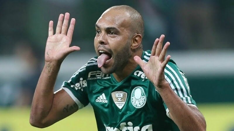  Bahia deverá anunciar para o Brasileirão atacante Alecsandro do Palmeiras