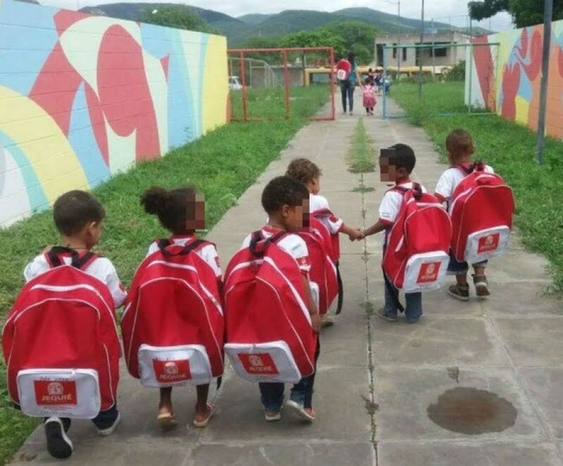  Jequié: Secretário de Educação explica sobre o tamanho das mochilas distribuídas a alunos 