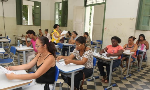  Mais de trinta mil educadores participam de processo seletivo do Estado