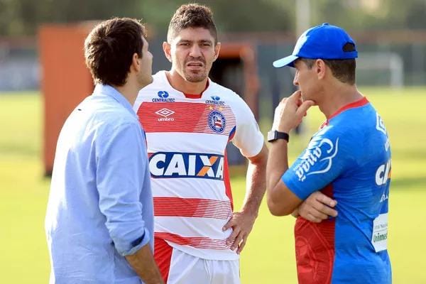  Bahia relaciona os atletas que vão enfrentar o Grêmio e confirma retorno de Edson