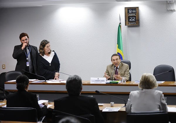  Acordo adia leitura de relatório da reforma trabalhista em comissão