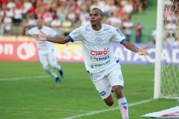  Novo reforço do Bahia, lateral Régis comemora acerto: ‘Estou muito feliz’