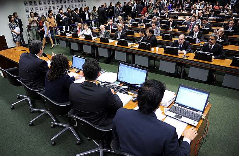  CCJ da Câmara começa fase de debate de denúncia contra Temer