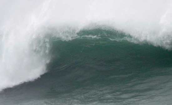  Marinha emite alerta para ondas de 4 m e ventos de até 74 km/h no litoral baiano