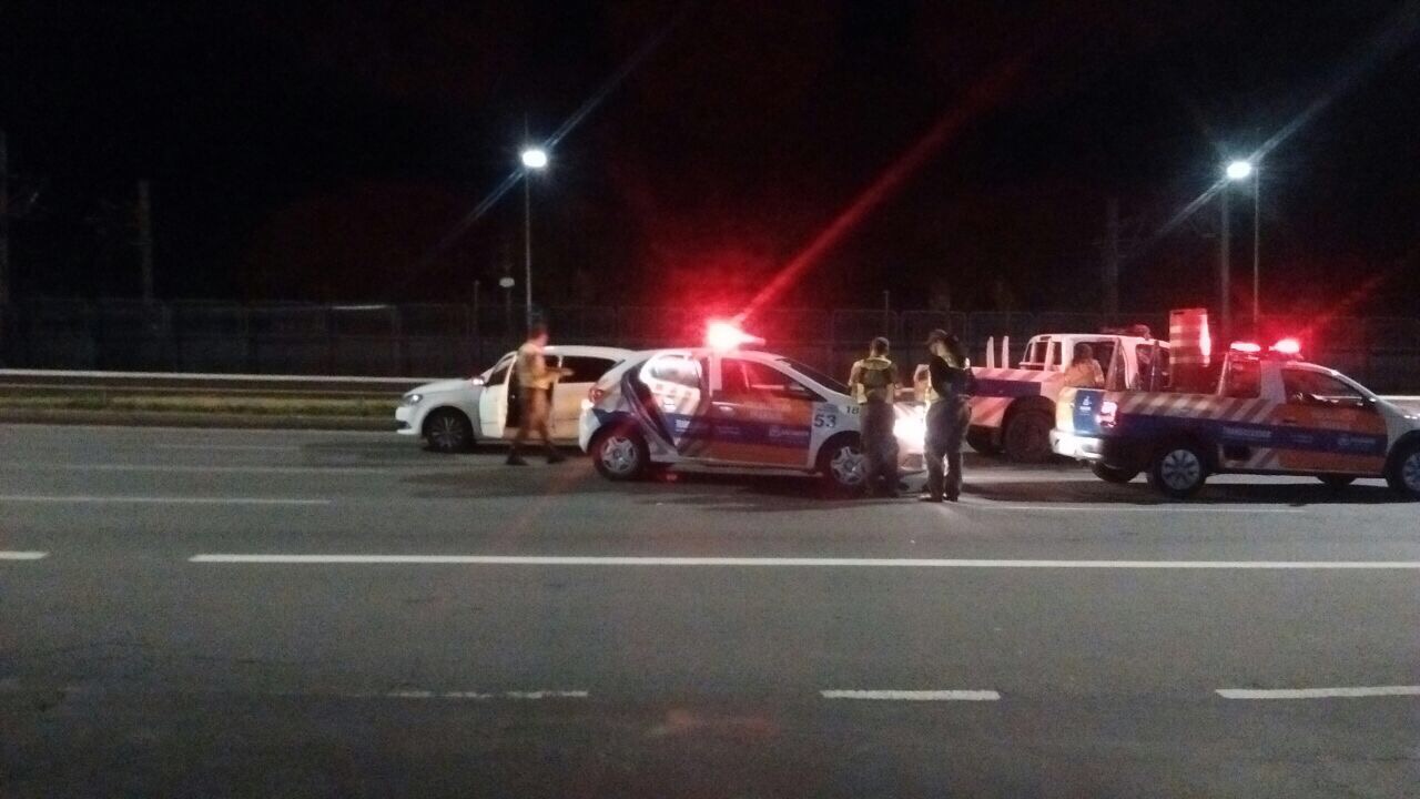  Transalvador flagra motorista alcoolizado em contramão na Avenida Paralela