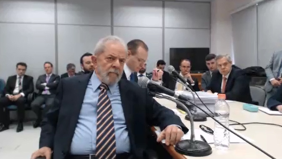  Lula nega acusações e diz que procuradores querem transformá-lo no ‘power-point deles’