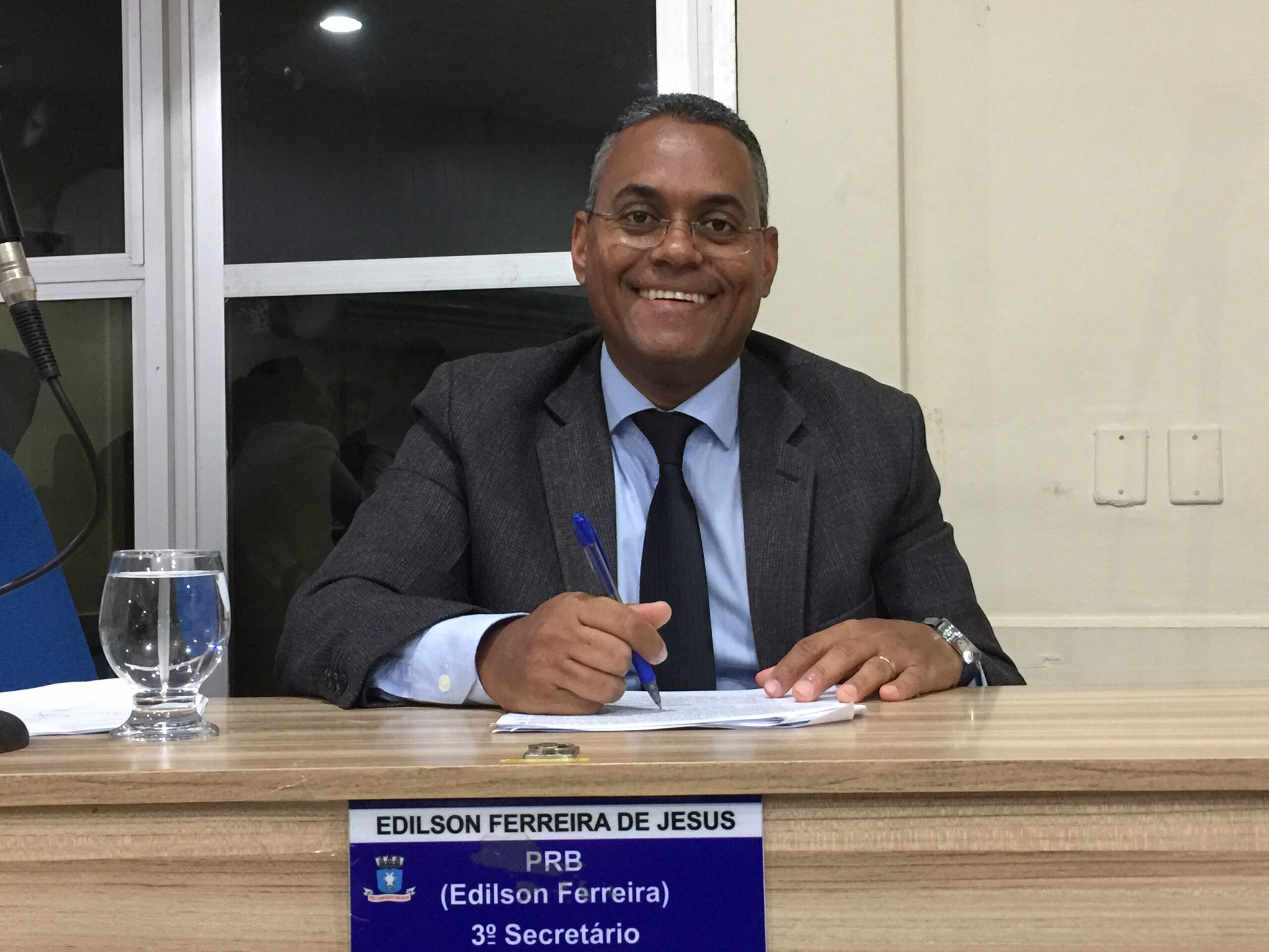 Edilson Ferreira solicita a implantação de um programa de recuperação da lagoa de Buraquinho