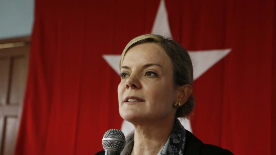  Gleisi Hoffmann diz que Temer tem caráter fraco e afirma candidatura de Lula: vai ganhar