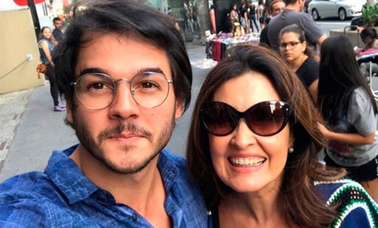Namorado de Fátima Bernardes detona Globo nas redes sociais e já citou até Bonner. Vem ver!