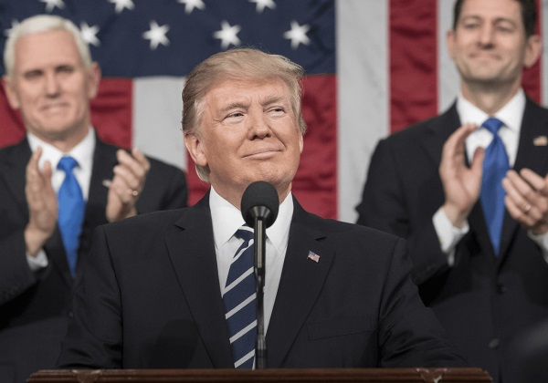 ‘Pagarão alto preço por cada ataque contra nós’, diz Trump sobre EI