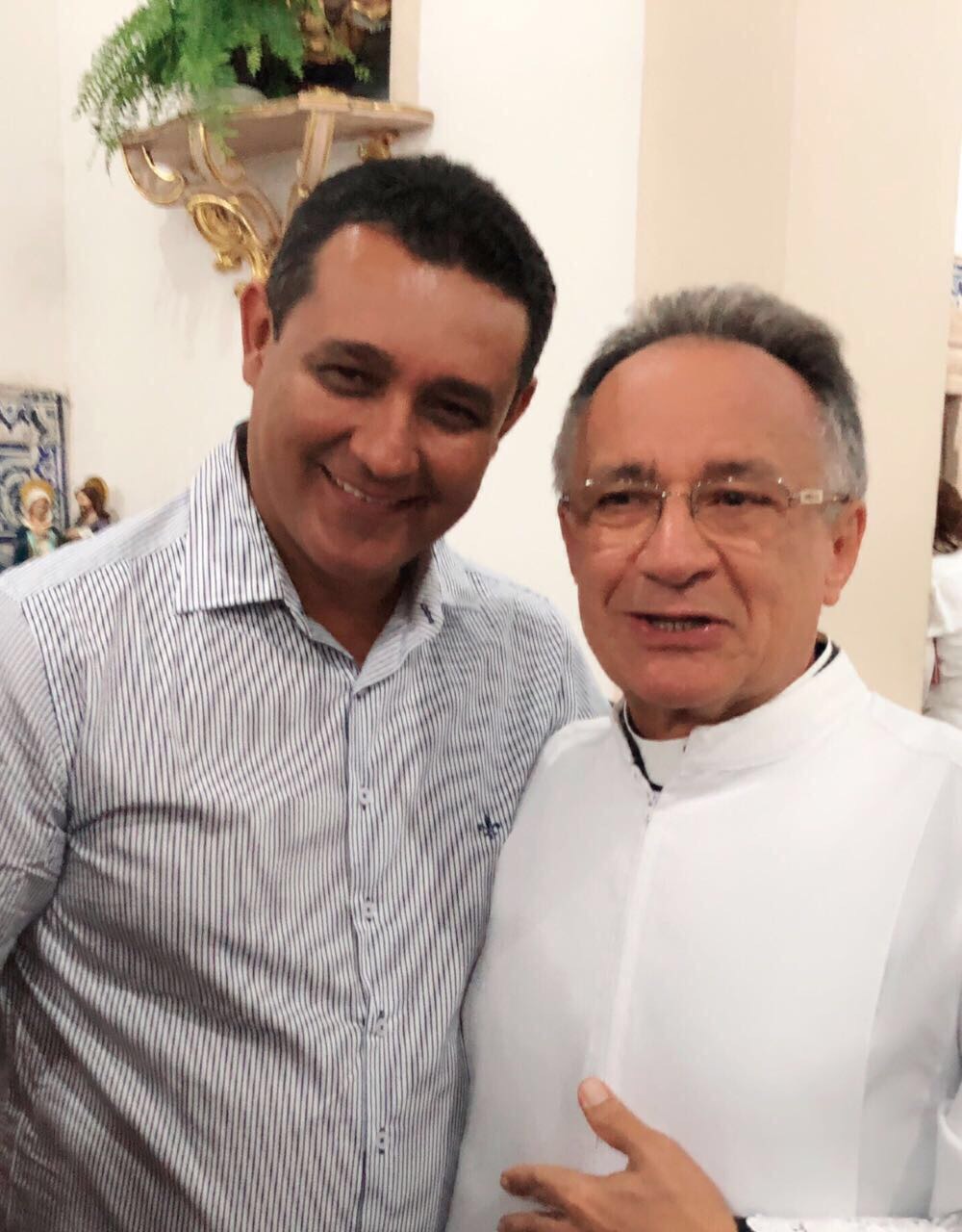 Alexandre Marques parabeniza Padre Juraci por 27 anos de sacerdócio