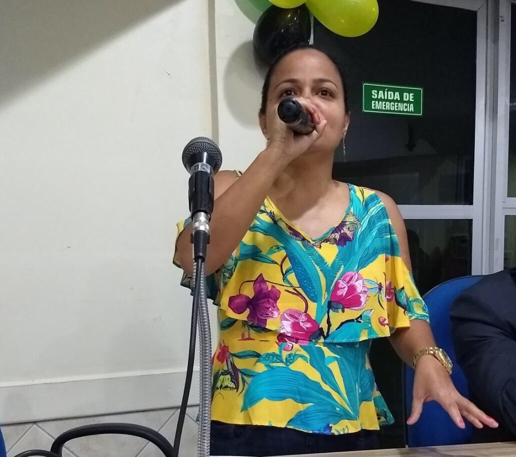 Na Câmara, vereadora Débora Regis diz que secretaria tem que trabalhar para o povo e jamais pode ter sigla partidária; veja vídeo
