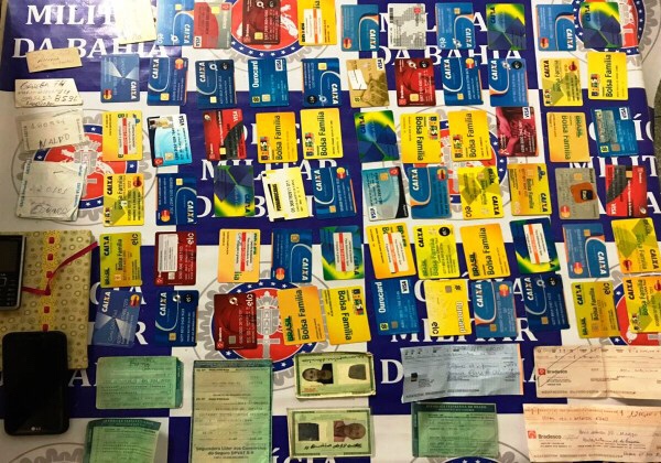 Homem é preso com 65 cartões de banco e do Bolsa Família em município baiano