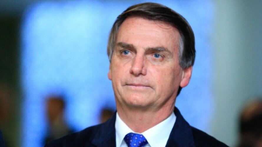  Bolsonaro emprega servidora fantasma que vende açaí em Angra dos Reis