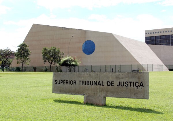 Ministros do STF podem gastar R$ 40 mil em passagens aéreas nacionais