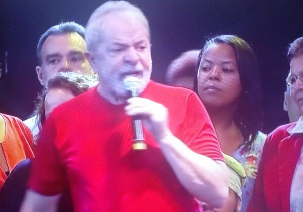  Lula afirma que mesmo que seja preso andará ‘pelas pernas do povo’