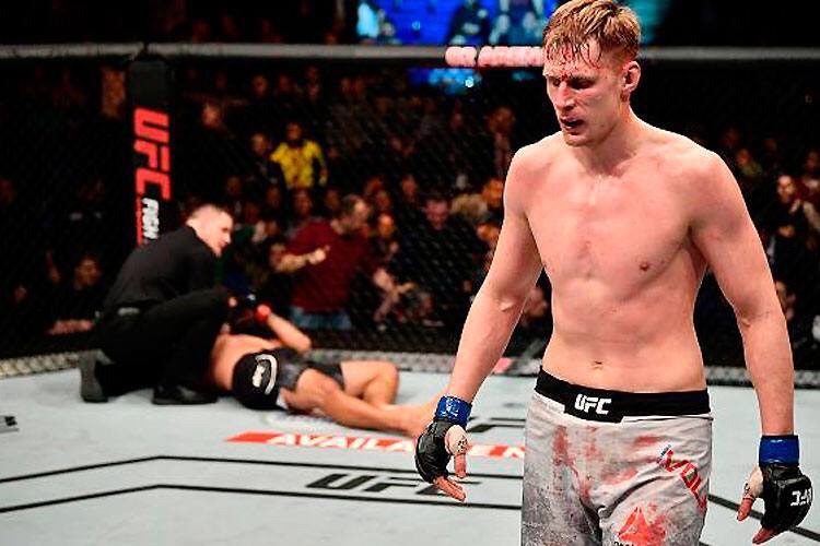 Werdum é nocauteado por russo no UFC em Londres e fica longe do cinturão