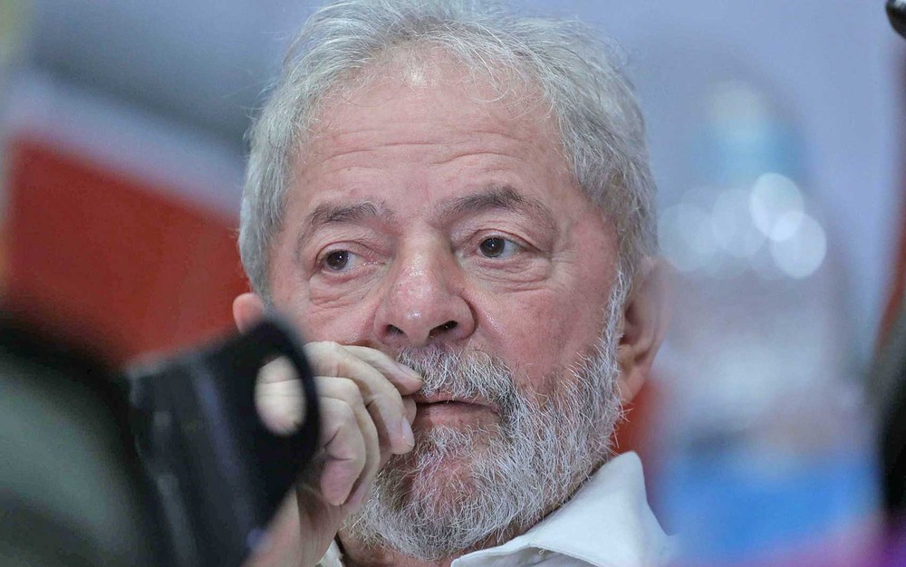  Moro determina prisão de Lula para cumprir pena no caso do triplex em Guarujá