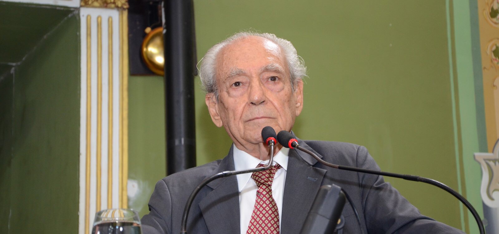  Morre ex-governador da Bahia, Waldir Pires, aos 91 anos