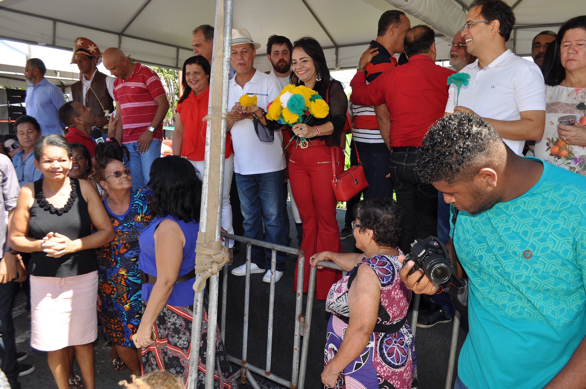 Desfile cívico-cultural abre as comemorações dos 56 anos de emancipação de Lauro de Freitas