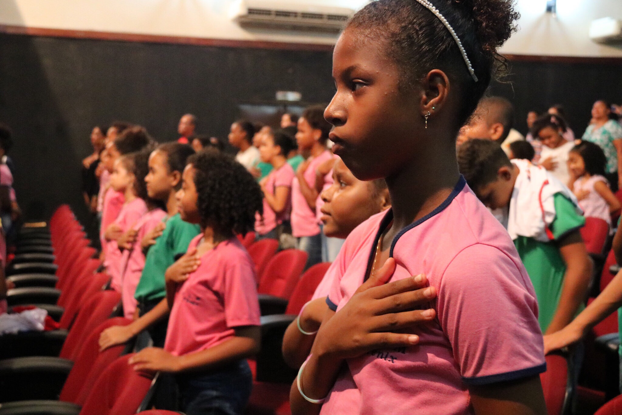  Proerd comemora dez anos com formatura de mais de 1.300 alunos em Lauro de Freitas