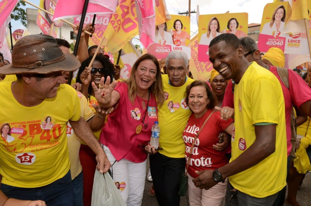  Lídice participa de caminhada com Rui e Fabíola em Lauro de Freitas