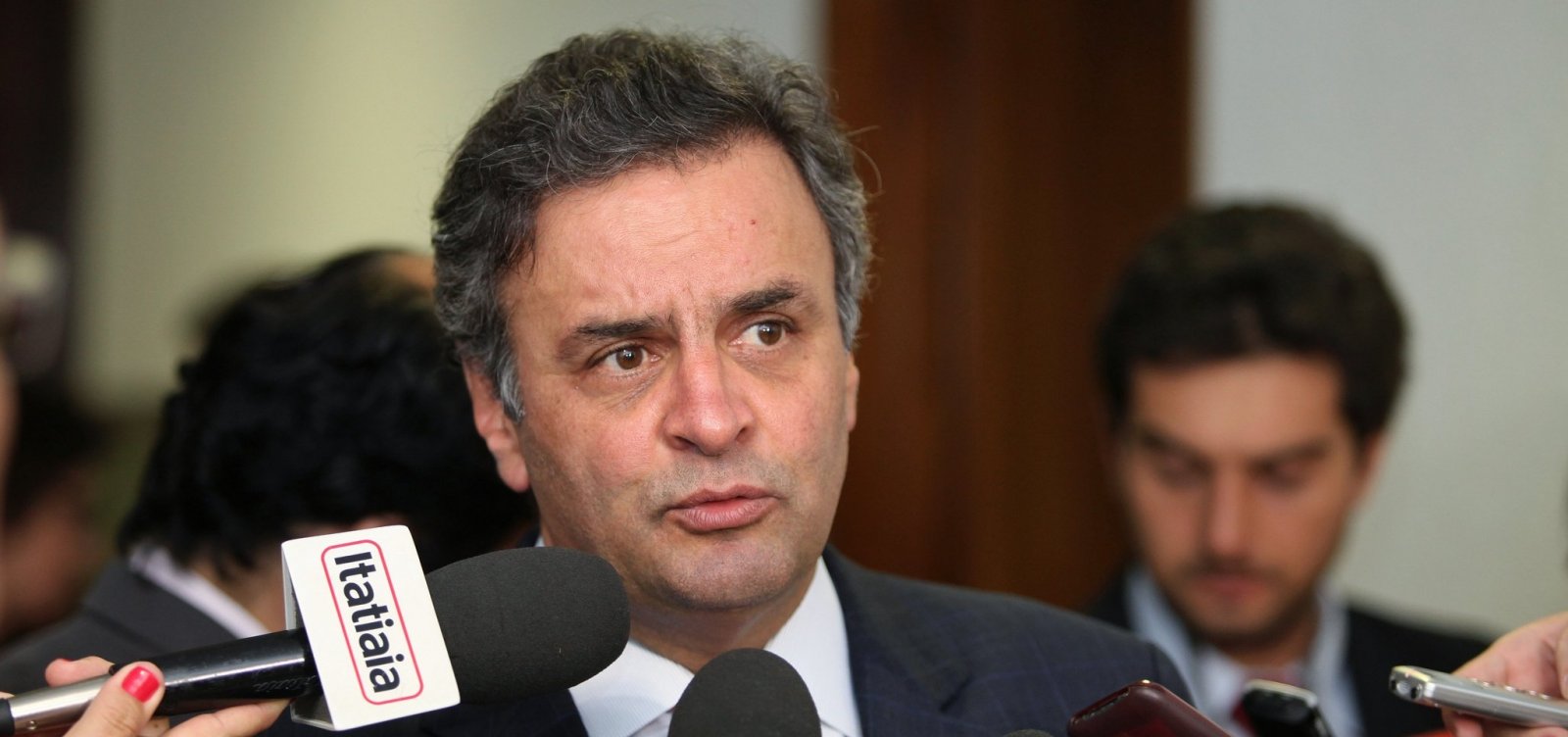  Aécio Neves quer ser presidente da Câmara dos Deputados, diz coluna