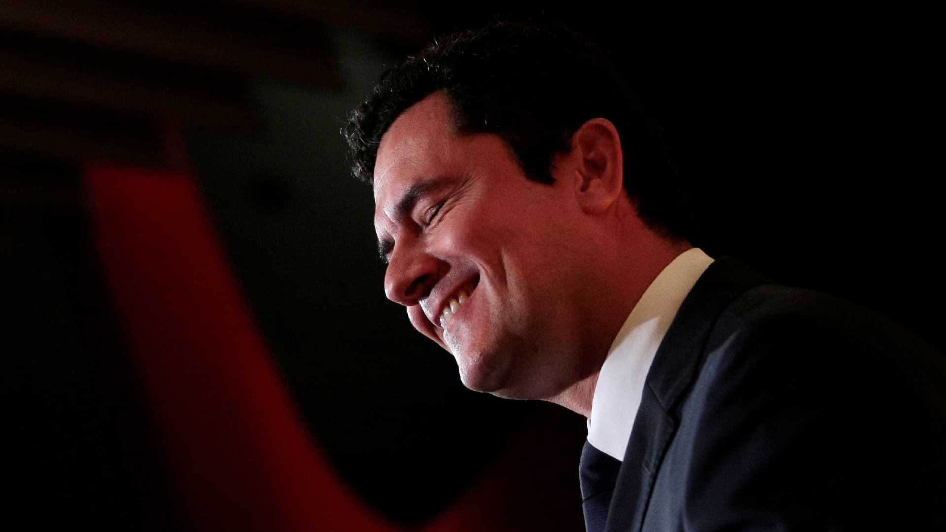  A imersão do juiz Moro no mundo da política