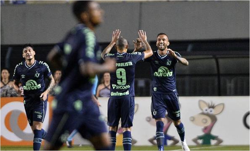 Chapecoense bate Santos, respira na tabela e ‘afunda’ Vitória na Zona de Rebaixamento