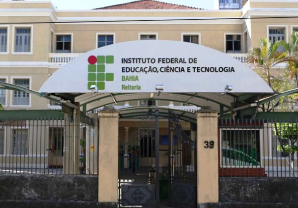  IFBA seleciona professores para cursos à distância; salários chegam a R$ 6.300