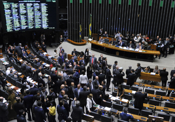  Dos 513 eleitos na Câmara dos Deputados, 62 não receberam verba de partidos