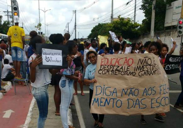  Rui afirma que fechamento de escolas é ‘boato de zap’; estudantes protestam