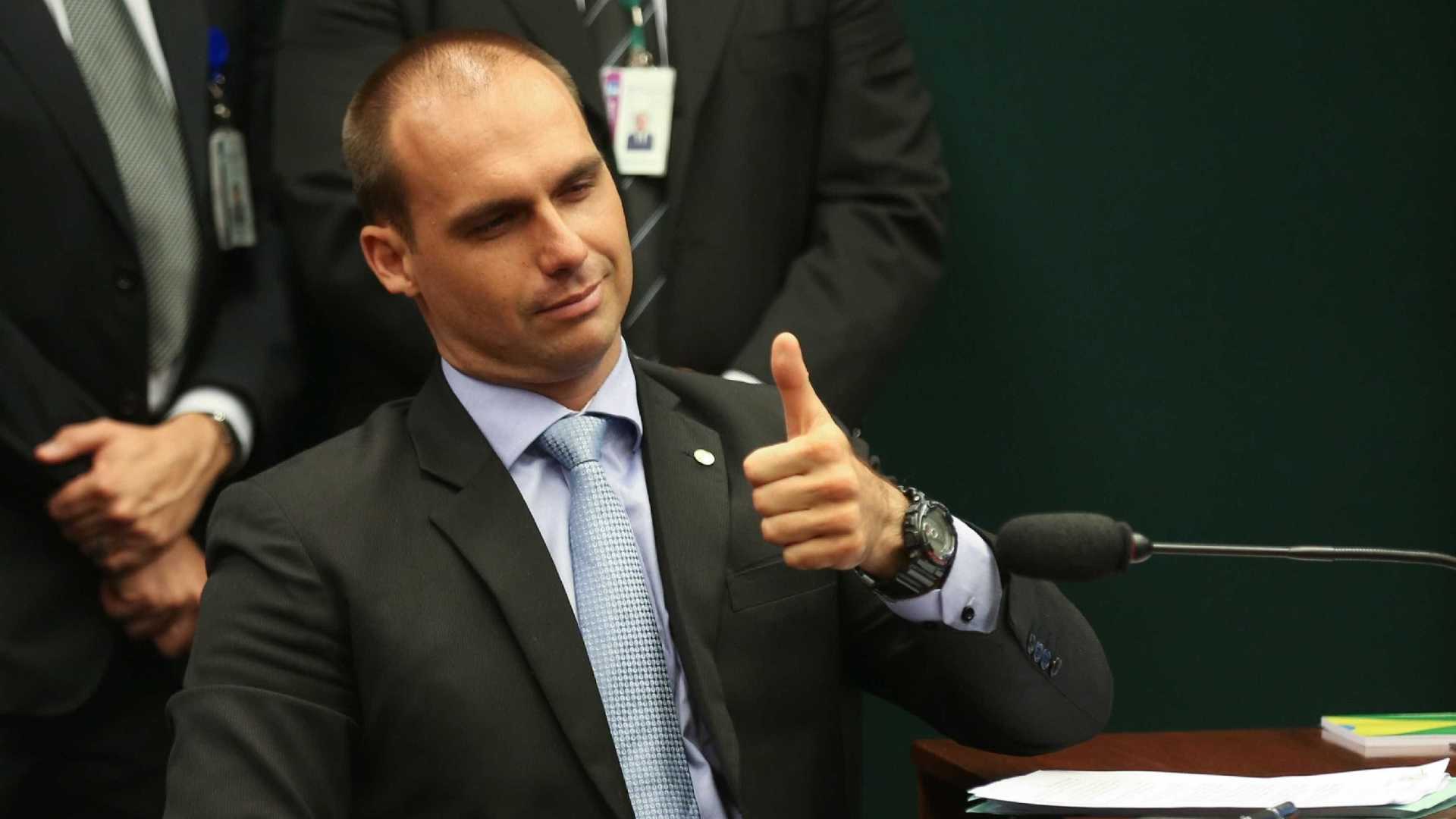  Eduardo Bolsonaro fala de eventual presença de Trump na posse do pai