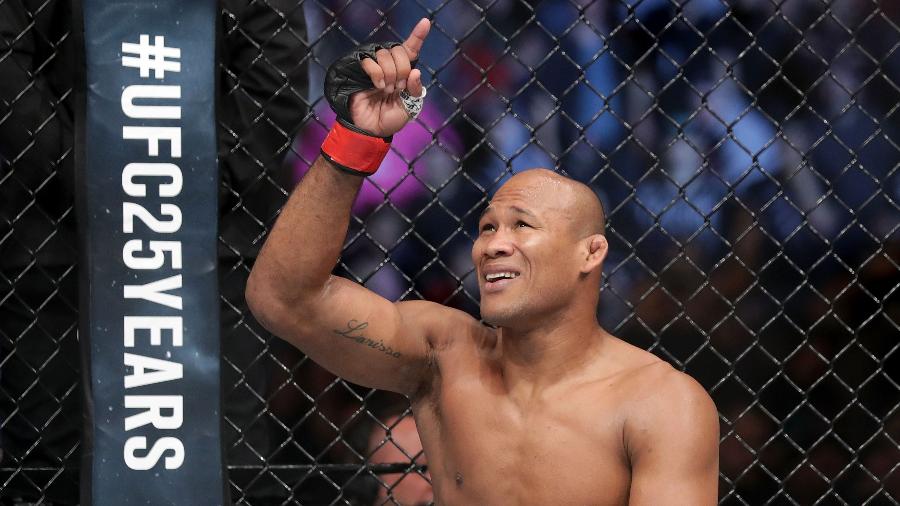  Ronaldo Jacaré luta por possível última chance de disputar cinturão do UFC