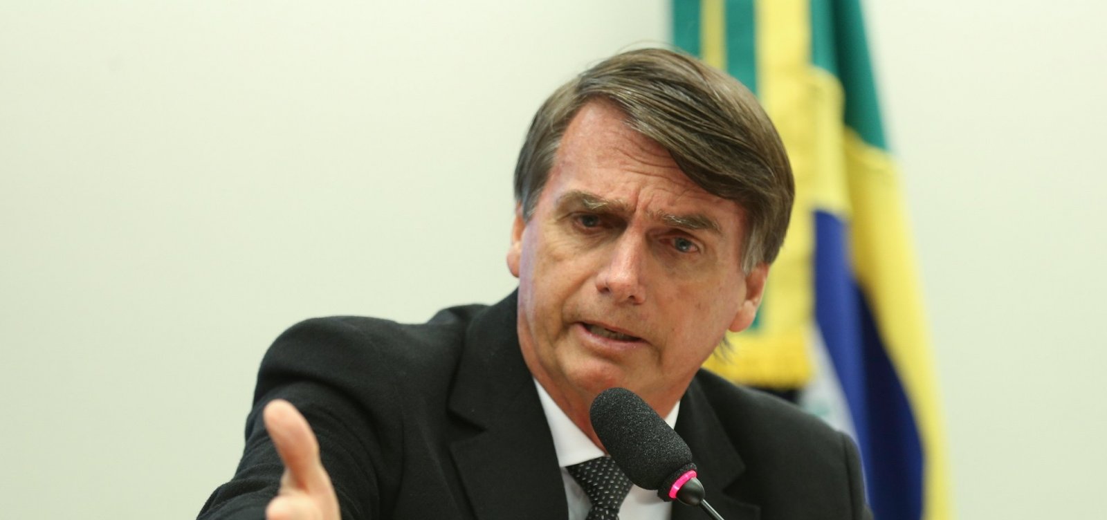  Bolsonaro defende aprovar idade mínima para aposentadoria ainda neste ano