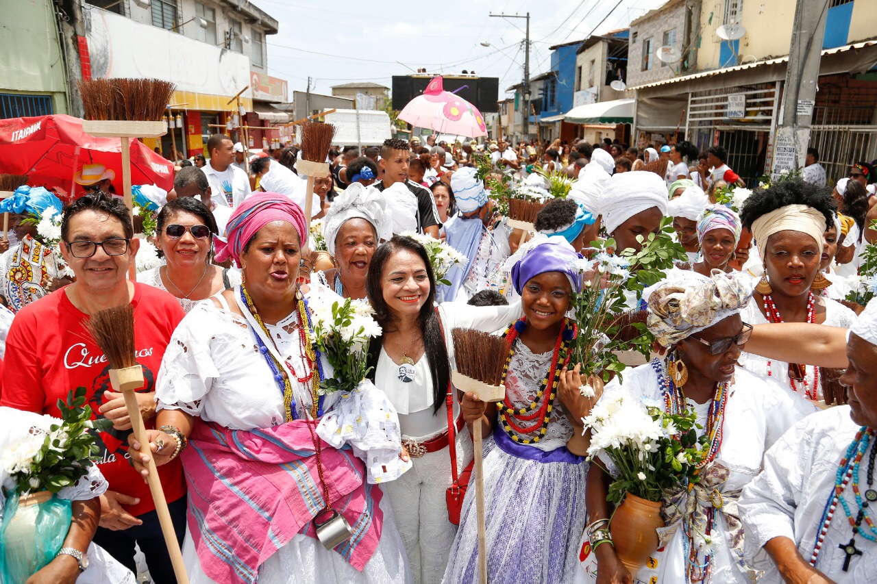 Cortejo Cultural arrasta multidão nos 35 anos da Lavagem do Caranguejo