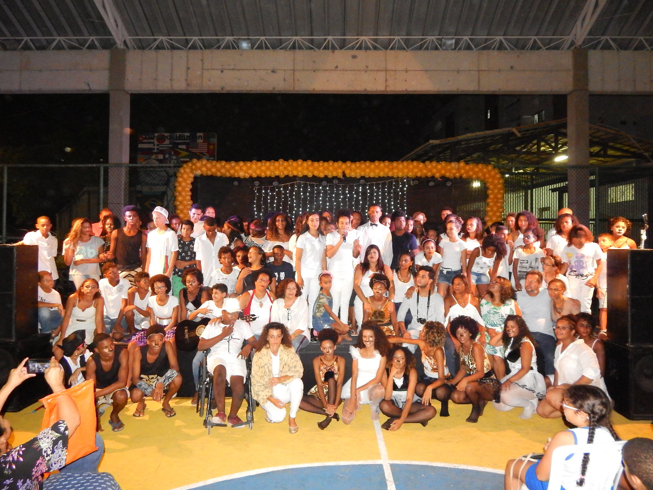 Alunos do Centro Educacional Fênix encantam público com espetáculo musical