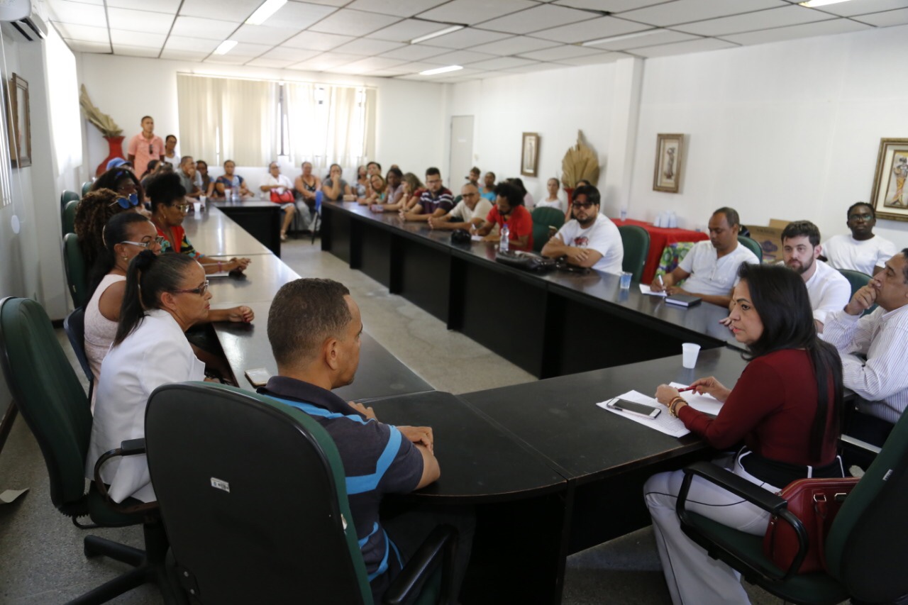  Prefeitura e professores decidem manter suspensa consulta pública em sete escolas