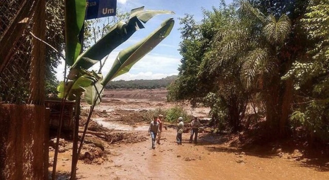  Nove pessoas são resgatadas da lama com vida em Brumadinho