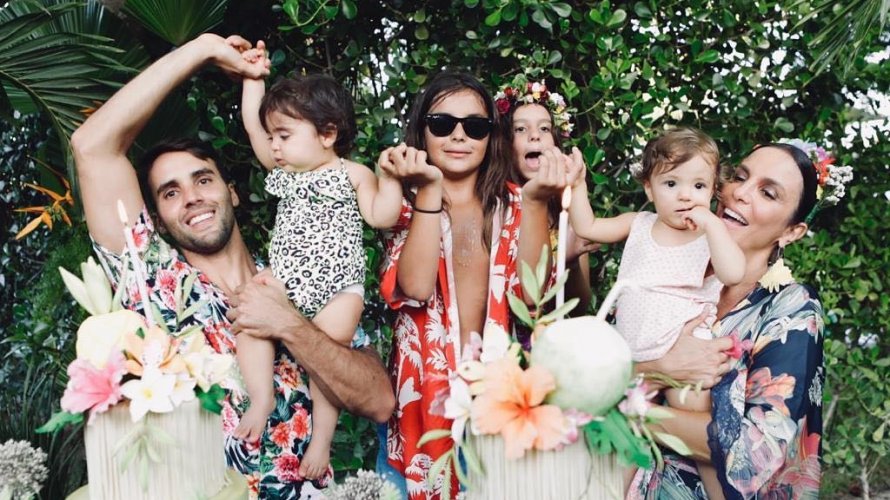 Ivete comemora 1º aniversário das gêmeas Marina e Helena: ‘Que dia mais lindo’