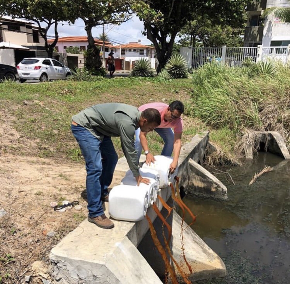  Punição à vista! Semarh de Lauro de Freitas atenta aos imóveis que despejam seus esgotos na rede pluvial